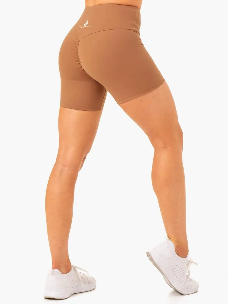 VITAL MID LENGTH SCRUNCH SHORTS - MOCHA